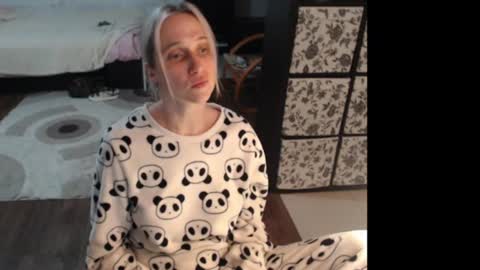 Aisha face ONLY in PVT online show from June 26, 1:53 am