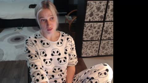 Aisha face ONLY in PVT online show from June 26, 4:43 pm