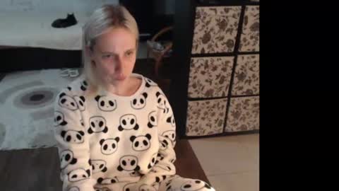 Aisha face ONLY in PVT online show from June 27, 8:11 pm