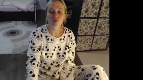 Aisha face ONLY in PVT online show from July 22, 1:19 am