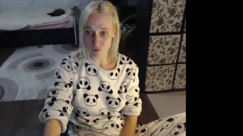 Aisha face ONLY in PVT online show from August 12, 3:20 am