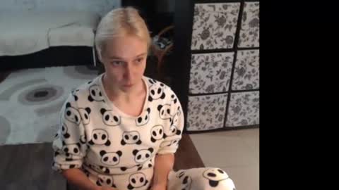 Aisha face ONLY in PVT online show from August 16, 5:22 am
