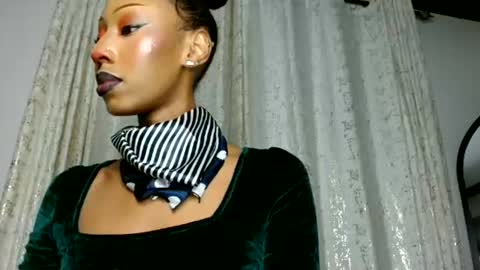 ms_crystal online show from June 18, 4:29 pm