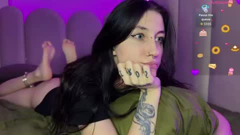 Dita online show from August 3, 1:01 am