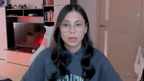ms_emily_ online show from April 23, 12:20 pm