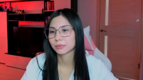 ms_emily_ online show from April 28, 11:10 am