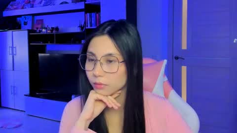 ms_emily_ online show from May 14, 1:10 pm