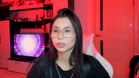ms_emily_ online show from May 15, 6:08 pm