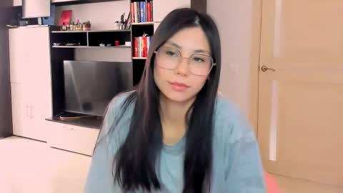 ms_emily_ online show from May 18, 12:38 pm