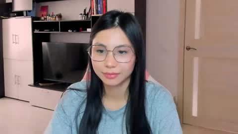 ms_emily_ online show from May 18, 1:44 pm
