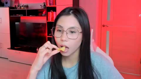ms_emily_ online show from June 9, 11:38 am