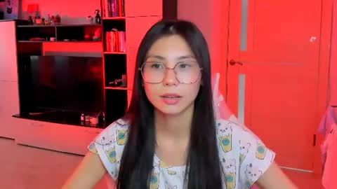 ms_emily_ online show from June 10, 11:39 am