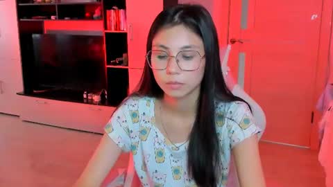 ms_emily_ online show from June 10, 12:45 pm