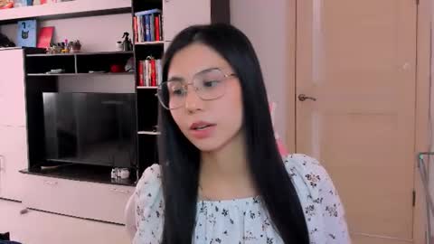 ms_emily_ online show from June 11, 11:49 am
