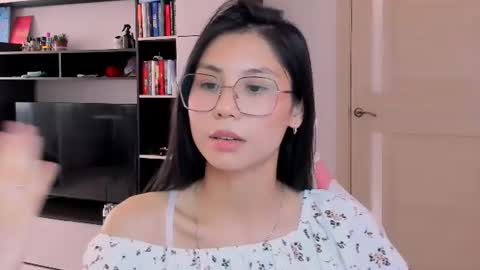 ms_emily_ online show from June 11, 12:55 pm