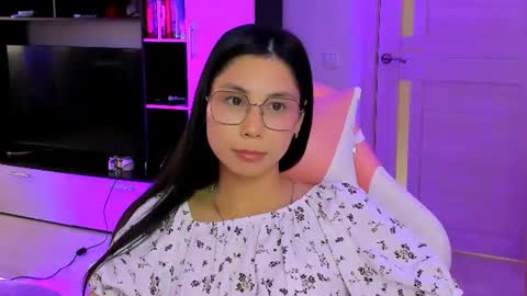 ms_emily_ online show from June 11, 2:01 pm