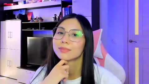 ms_emily_ online show from June 20, 11:54 am