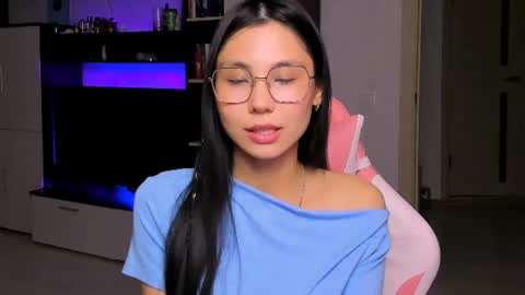 ms_emily_ online show from August 13, 7:17 pm