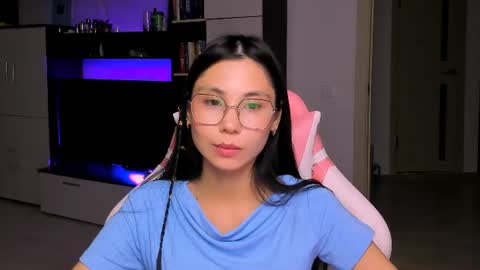 ms_emily_ online show from August 13, 8:23 pm