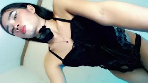 mscherry_ online show from August 12, 4:42 pm