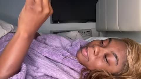 mskitty000 online show from June 16, 6:23 am