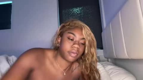 mskitty000 online show from June 17, 12:15 pm