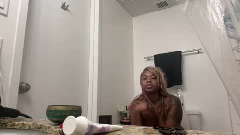 mskitty000 online show from June 19, 1:00 pm
