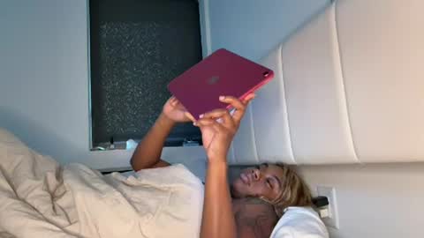 mskitty000 online show from June 24, 9:28 pm