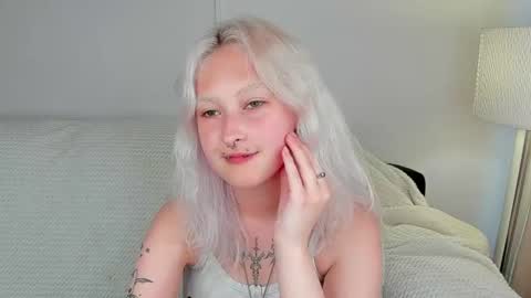Mia online show from July 31, 8:31 am