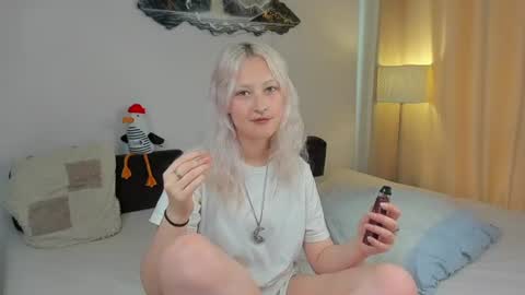 Mia online show from August 6, 12:04 pm