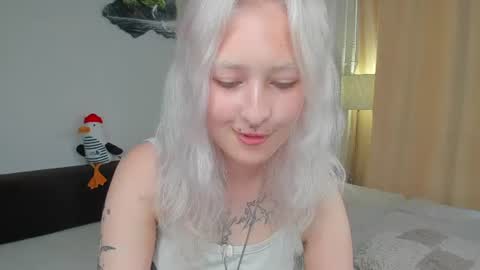 Mia online show from August 7, 10:04 am