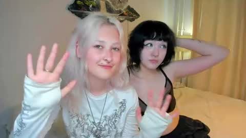 Mia online show from August 9, 2:29 pm