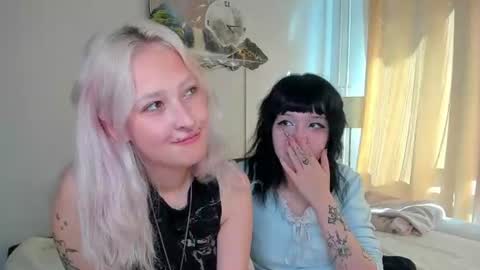 Mia online show from August 10, 12:39 pm