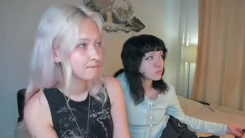 Mia online show from August 11, 4:09 pm