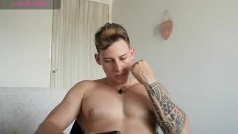 muscle_king_cum online show from August 12, 5:15 pm