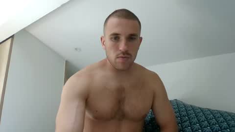 muscleshow00 online show from August 12, 10:28 am