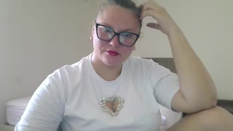 musechic_wild online show from August 10, 1:01 pm