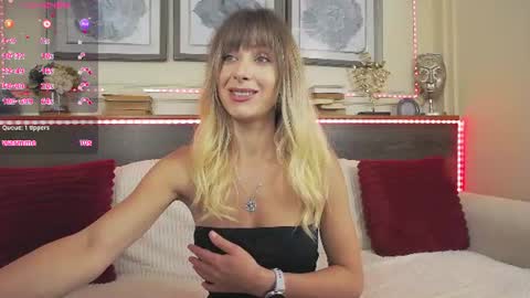 Luna  online show from August 3, 9:22 pm