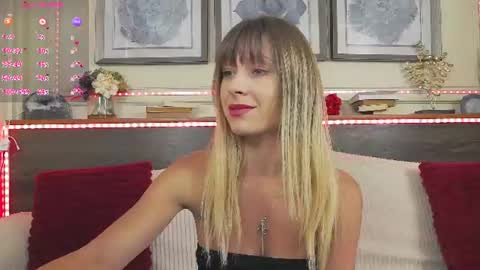 Luna  online show from August 17, 3:06 pm