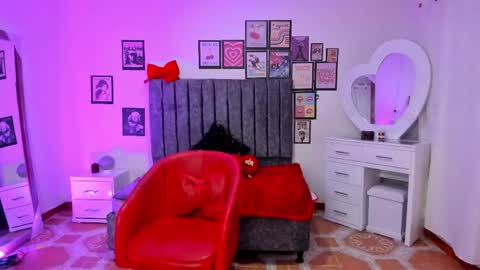 mushi_ online show from May 15, 10:37 am