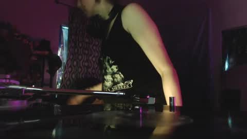 ghost mantis online show from July 15, 12:00 am