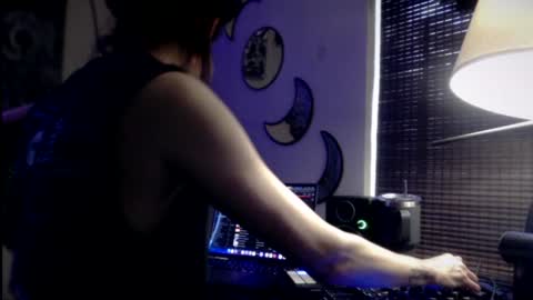 ghost mantis online show from August 1, 3:29 pm