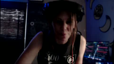 ghost mantis online show from August 1, 4:35 pm