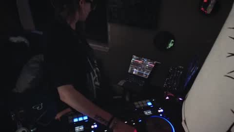 ghost mantis online show from August 10, 8:05 am