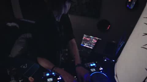 ghost mantis online show from August 10, 9:11 am