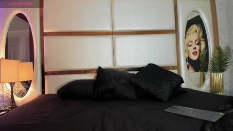 mxli_divine_ online show from July 30, 5:53 pm