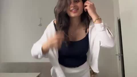 Kylie online show from August 14, 12:09 pm