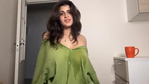 Kylie online show from August 15, 1:37 pm