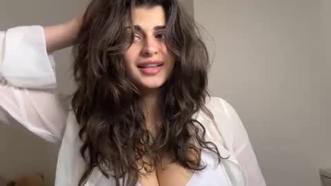 Kylie online show from August 16, 11:58 am