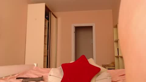 Hannah  welcome  online show from August 3, 8:43 am